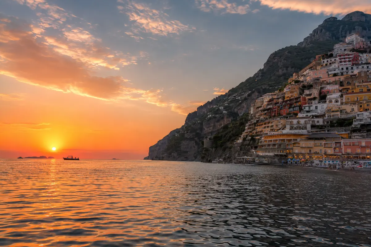 Pôr do sol sobre o mar de Positano